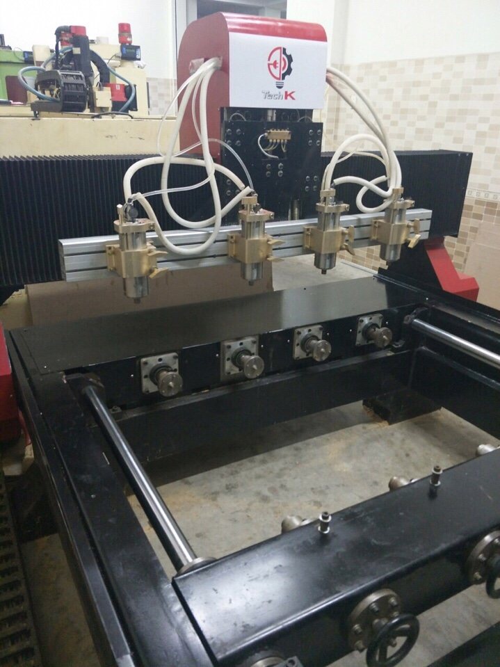 Thiết kế chế tạo máy đục tượng CNC 4 đầu dao theo yêu cầu đặt hàng