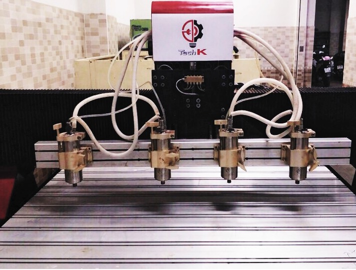 Thiết kế chế tạo máy đục tượng CNC 4 đầu dao theo yêu cầu đặt hàng