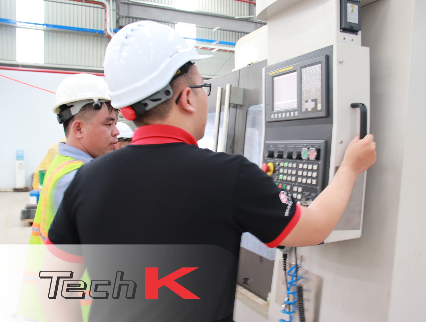 Đứng máy CNC là gì?